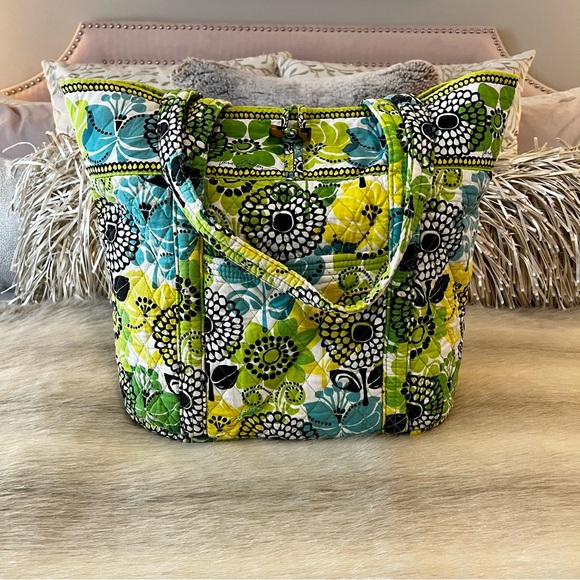 VERA BRADLEY Limes Up 2012 Large Toggle Tote 2 Handles Y2K Yellow Green Floral - Picture 1 of 16